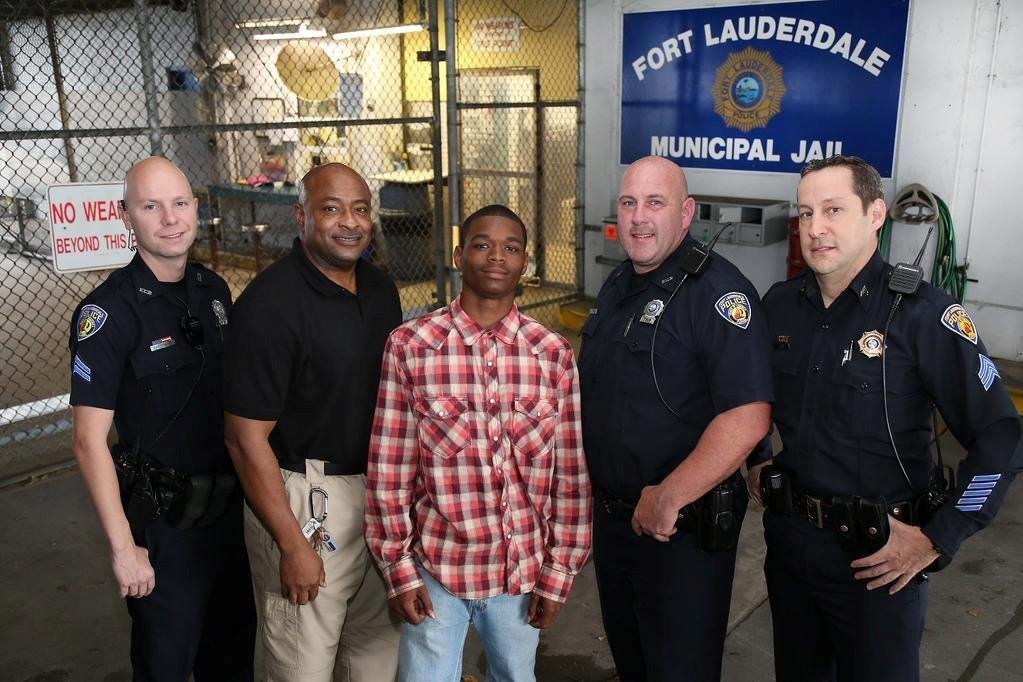 Teen receives commendation for saving officer's life