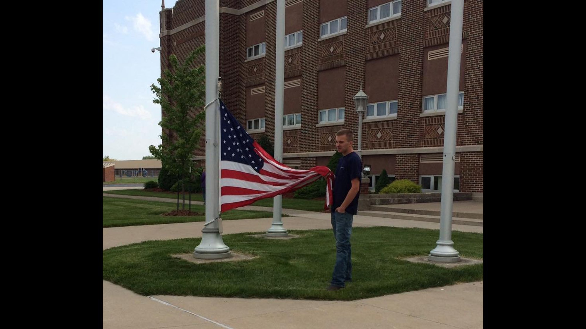 18-year-old Cole Dotson, a senior and the class president at Continental High School in Continental, Ohio was driving past his high school on Sunday when he noticed the American flag hovering dangerously close to the ground, so he stopped his car and held the flag, while calling his grandmother for assistance.

Photo Credit: Rhonda Ordway Pester/Facebook/CNNiReport