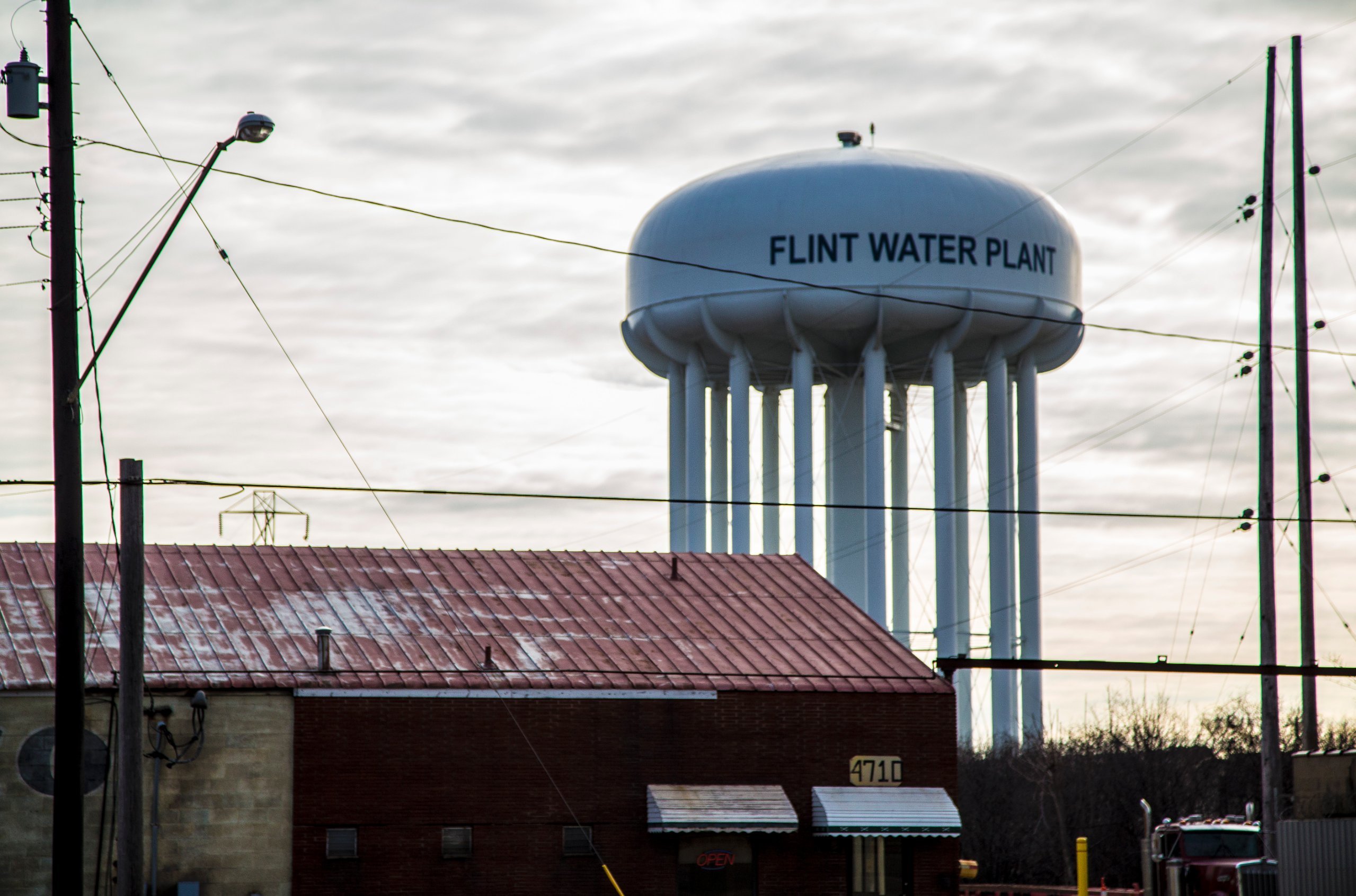 A settlement gives Flint at least $87 million to replace pipes to 18,000 homes by 2019.