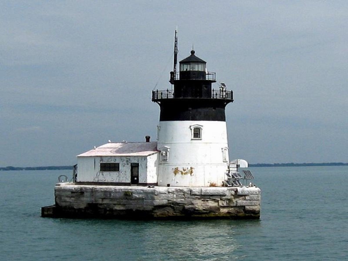 The US government is auctioning six retired lighthouses, with an asking price of around $15,000 each. The Detroit River Light, seen here, sits in Lake Erie, south of the city of Detroit. (File Photo)
