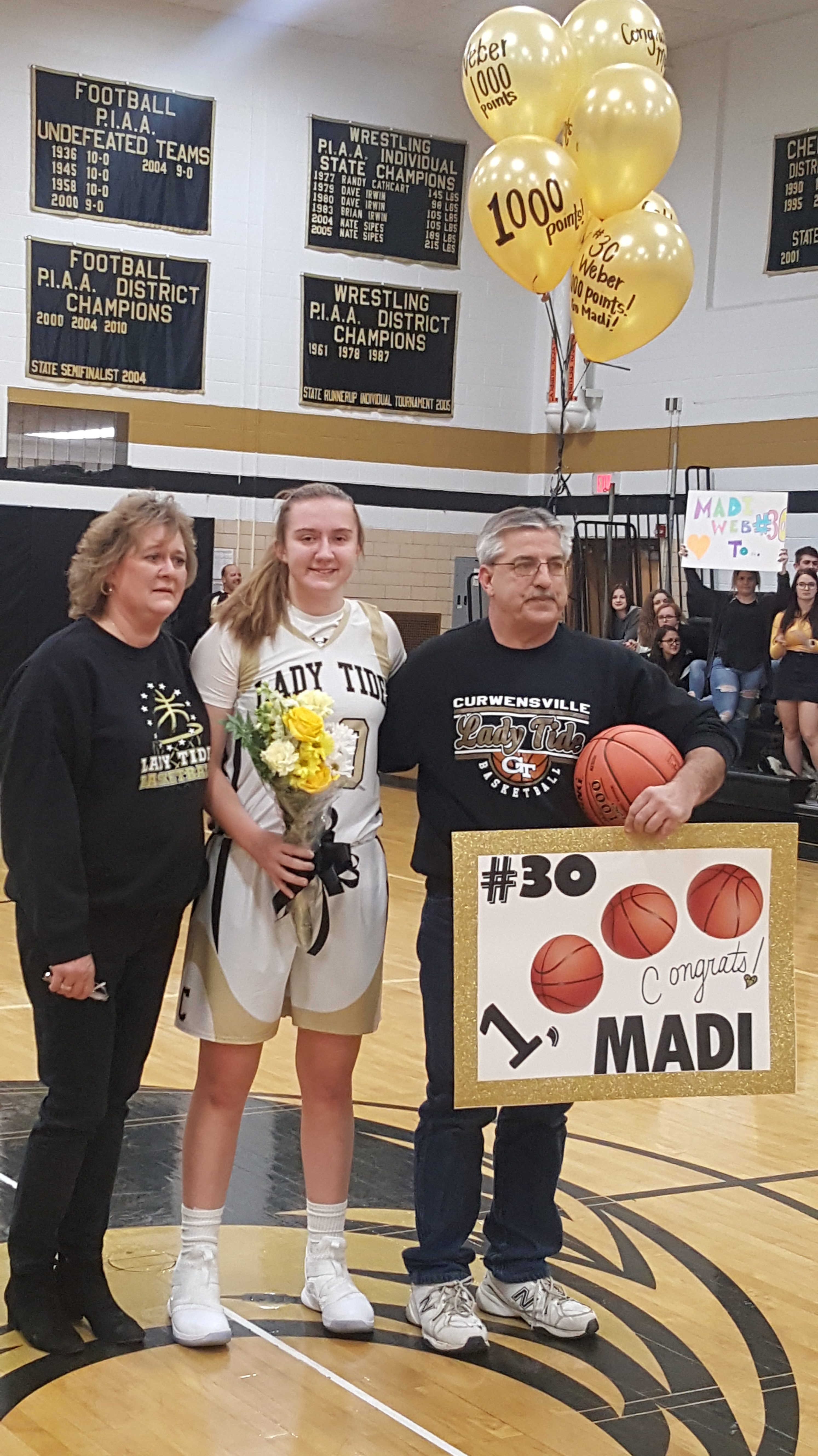 Senior Madi Weber scored her 100th career point in the win (Phoo by Dustin Parks)
