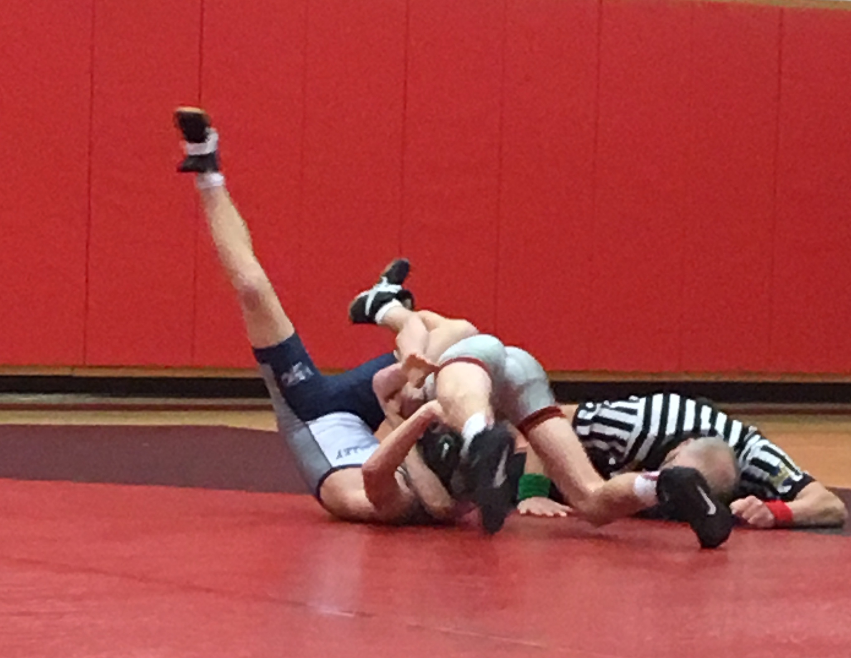 Evan Davis locked up a cradle for a 10 second pin (Photo by Eve Siegel)