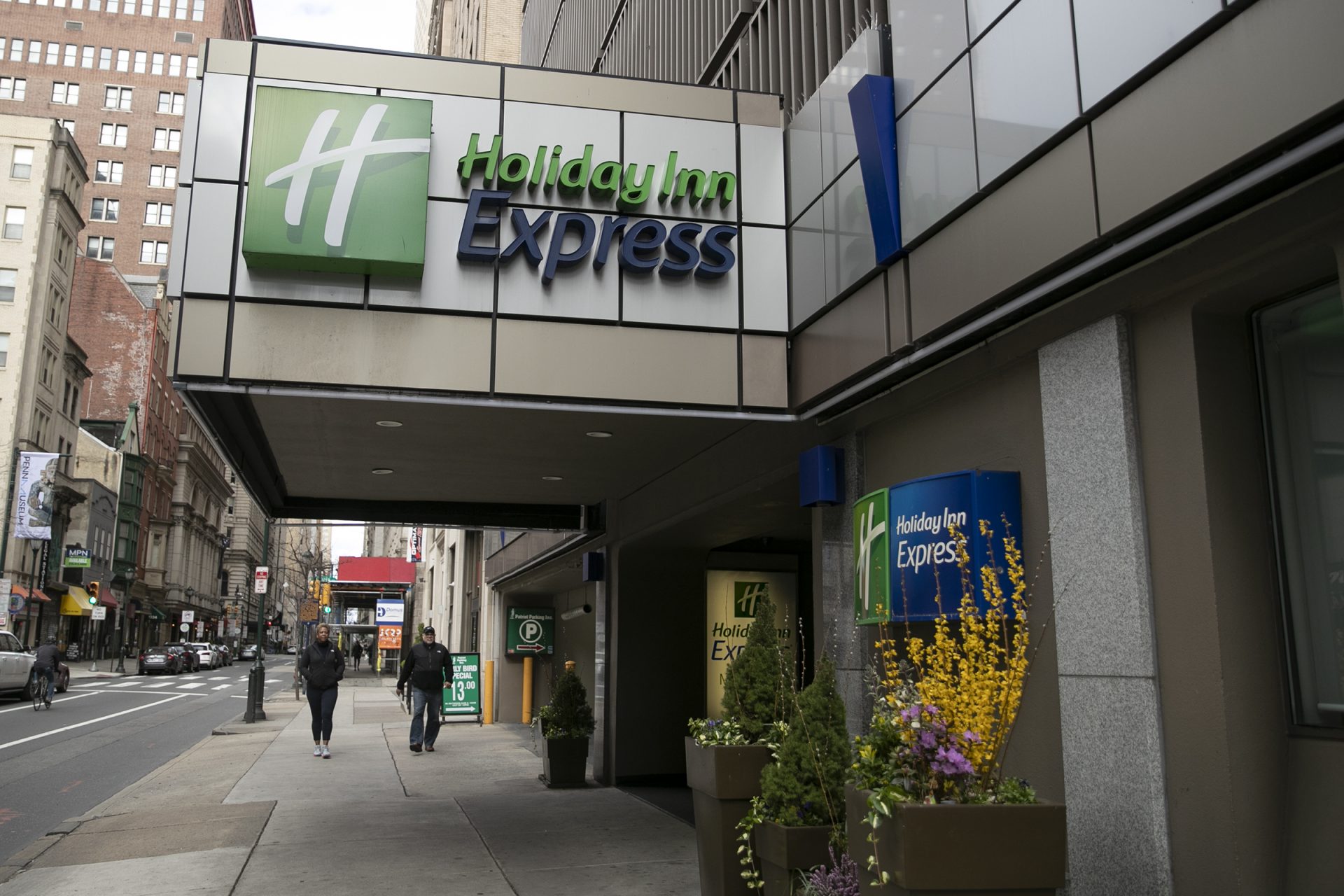 The Holiday Inn Express at 13th and Walnut in Center City is photographed on Tuesday, March 24, 2020. The city is planning to turn the hotel into Philadelphia’s first coronavirus quarantine site, and use it to house homeless people who test positive for the virus, according to two people with knowledge of the plans.

Heather Khalifa / Philadelphia Inquirer