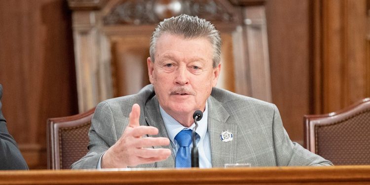 Sen. James Brewster has introduced a bill to ban Pennsylvania state lawmakers from receiving "per diem" expense payments for travel, lodging in addition to their full-time salaries.

James Robinson / Pennsylvania Senate Democratic Caucus