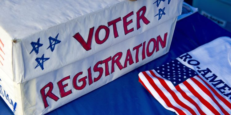 The order expands on an existing federal law that requires certain state agencies, including the departments of Health and Human Services, to provide clients the opportunity to register to vote.  TOM GRALISH / Philadelphia Inquirer