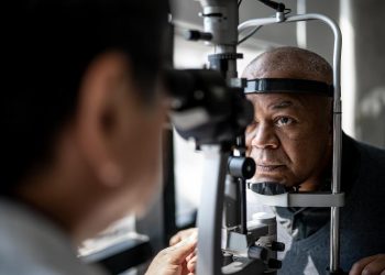 An ophthalmologist examines a patient’s eyes. Credit: Getty Images | FG Trade. All Rights Reserved.