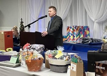 Emcee Matt Day warmed up the crowd at last year’s Anne S. Thacik Auction.