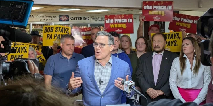 Republican Senate Candidate Dave McCormick speaks to a crowd of supporters at the Bensalem Farmers Market and Deli on September 25, 2024.

Anthony Hennen | The Center Square